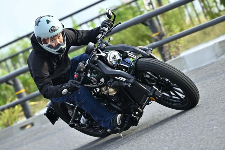 ベンダ|ナポレオンボブ250|【日本初上陸】独創デザインの水冷250cc・V型2気筒カスタムクルーザー「BENDA ナポレオンボブ250」試乗インプレッション