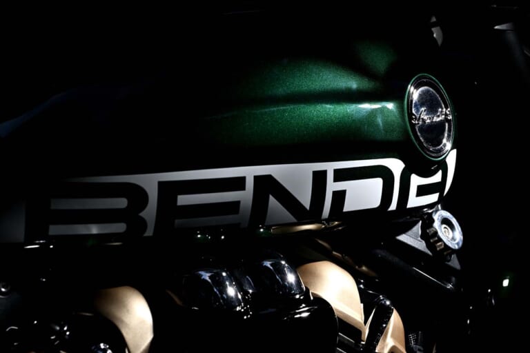 ベンダ｜ナポレオンボブ250｜【日本初上陸】独創デザインの水冷250cc・V型2気筒カスタムクルーザー「BENDA ナポレオンボブ250」試乗インプレッション