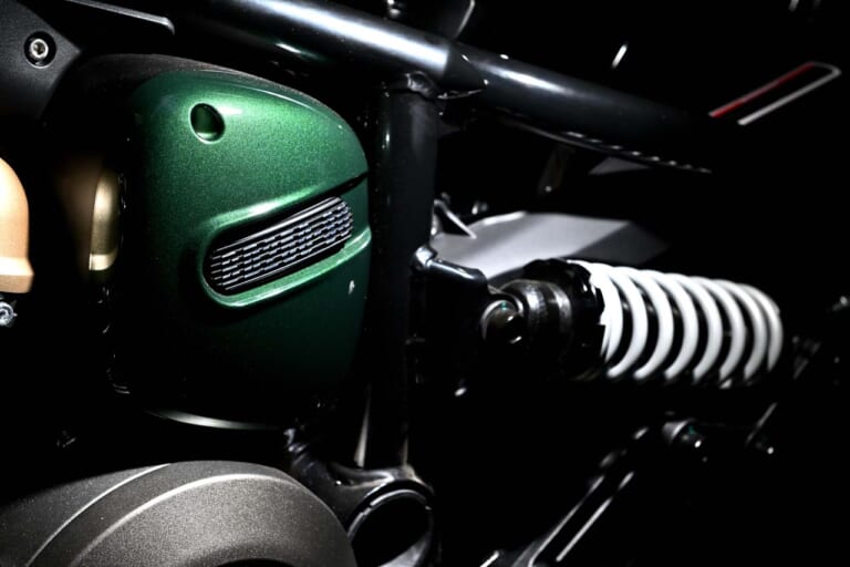 ベンダ｜ナポレオンボブ250｜【日本初上陸】独創デザインの水冷250cc・V型2気筒カスタムクルーザー「BENDA ナポレオンボブ250」試乗インプレッション