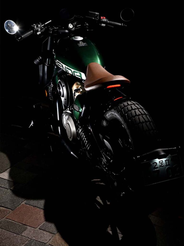 ベンダ｜ナポレオンボブ250｜【日本初上陸】独創デザインの水冷250cc・V型2気筒カスタムクルーザー「BENDA ナポレオンボブ250」試乗インプレッション