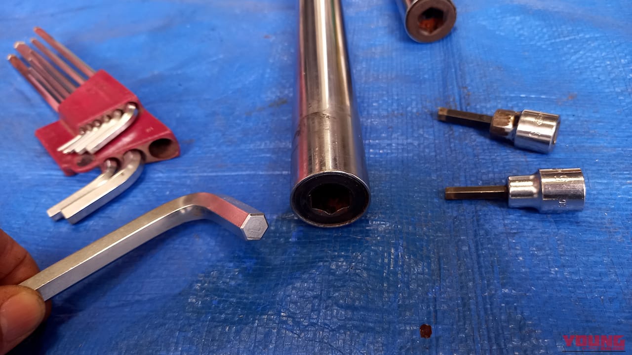 【DIY整備の裏技】専用工具なしで「でっかい六角穴ボルト」を外す方法、教えます｜【DIY整備の裏技】専用工具なしで「でっかい六角穴ボルト」を外す方法、教えます