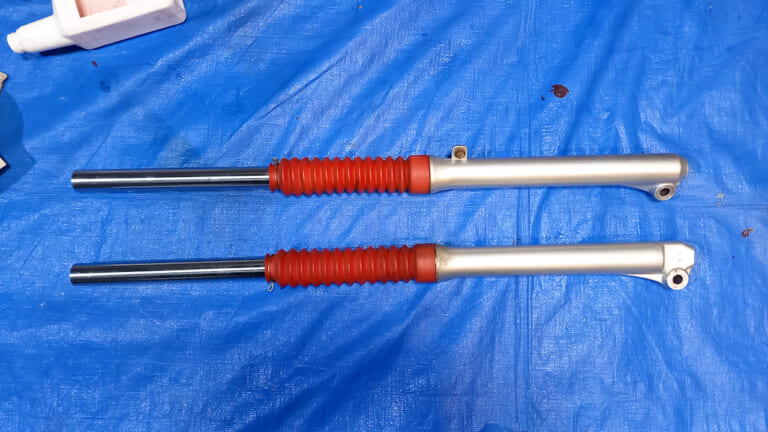 【禁断実験レポ】走ってみて納得! "フォークオイル無し"フロントフォークの恐怖|【禁断実験レポ】走ってみて納得! “フォークオイル無し”フロントフォークの恐怖