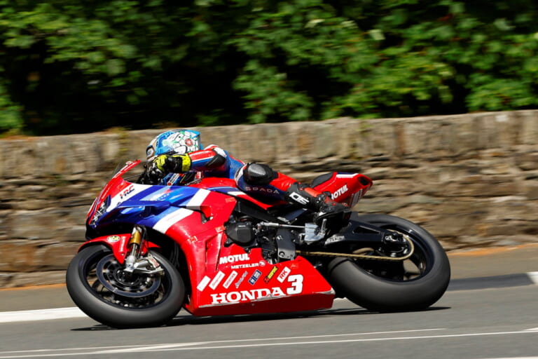 ホンダUK|CBR1000RR-RファイアーブレードSP ディーン・ハリソン レプリカ|【限定12台】マン島TT・スーパーストック優勝記念車「CBR1000RR-RファイアーブレードSP ディーン・ハリソン レプリカ」をホンダUKが発売【海外】