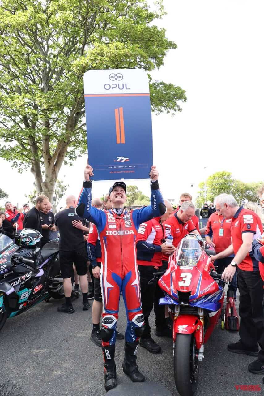 ホンダUK|CBR1000RR-RファイアーブレードSP ディーン・ハリソン レプリカ|【限定12台】マン島TT・スーパーストック優勝記念車「CBR1000RR-RファイアーブレードSP ディーン・ハリソン レプリカ」をホンダUKが発売【海外】