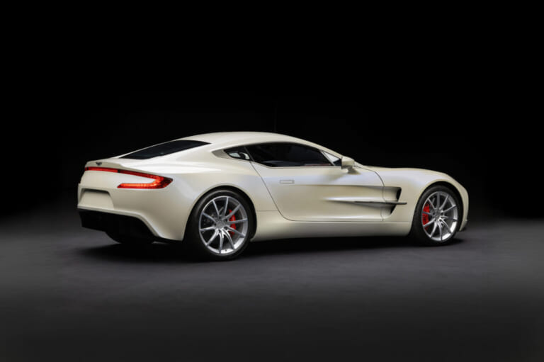 マッシブな新世代｜【衝撃】007に選ばれなかったアストンマーティン「One-77」 77台限定スーパーカーの知られざる物語