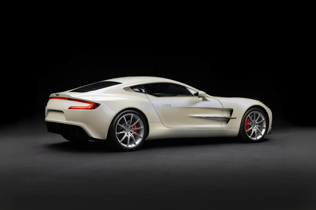 マッシブな新世代｜【衝撃】007に選ばれなかったアストンマーティン「One-77」 77台限定スーパーカーの知られざる物語