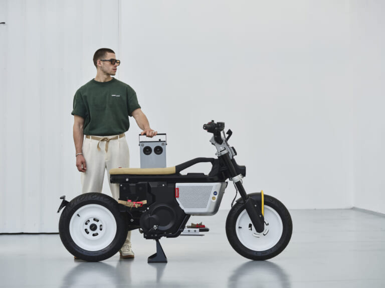 ヴァガブンド｜「ヘルメットもプロテクターも不要？」新型コンセプト ビジョンCE【BMW 電動スクーターの進化から紐解き徹底解説】