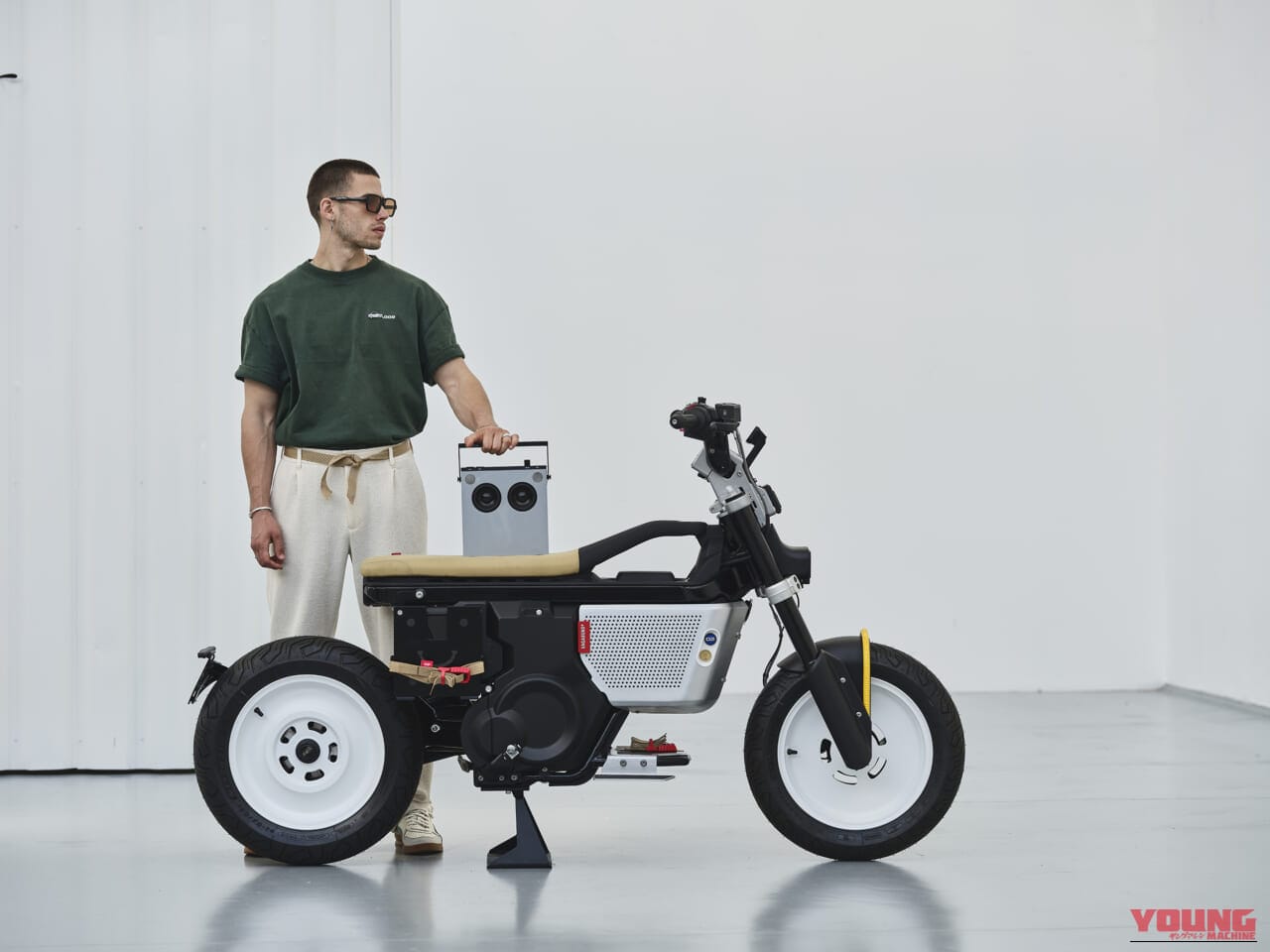 ｜「ヘルメットもプロテクターも不要？」新型コンセプト ビジョンCE【BMW 電動スクーターの進化から紐解き徹底解説】