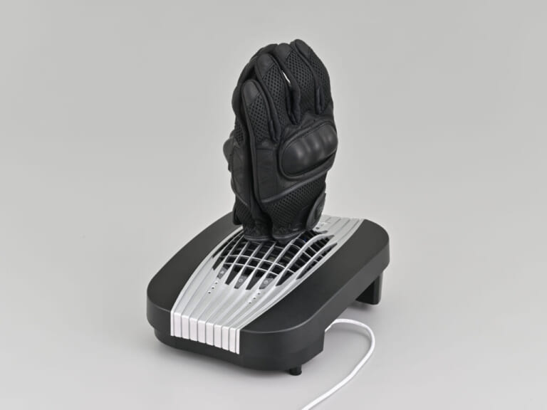 DAYTONA RE:MET TURBO|デイトナのヘルメット消臭器が超進化! 「RE:MET TURBO」は乾燥力が旧モデルの2.3倍だ!!