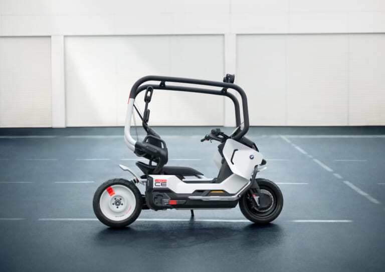 ヴィジョンCE|「ヘルメットもプロテクターも不要?」新型コンセプト ビジョンCE【BMW 電動スクーターの進化から紐解き徹底解説】