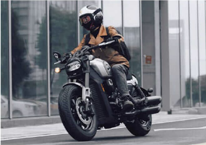 QJMOTOR |SRV250A|走行シーン｜「操作から解放される、オートマという選択」QJ LOVER Kayo MOTOR Column