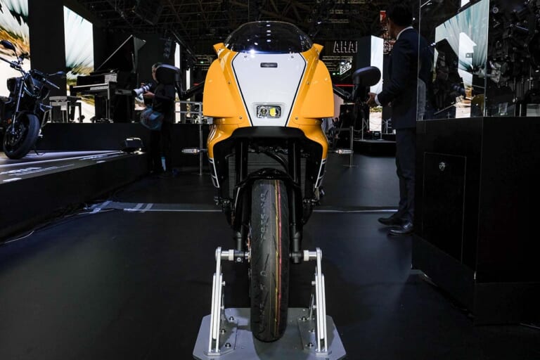 ヤマハ|XSR900 GP|2026年モデル|ヤマハ「XSR900 GP」にインターカラー登場! ケニー・ロバーツの記憶が甦る「キング」仕様だ!【欧州】