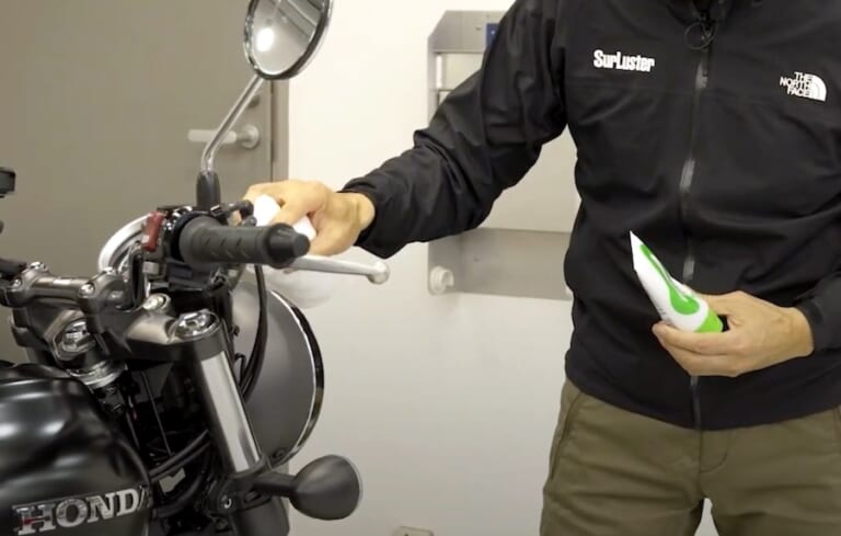 シュアラスター洗車図鑑｜ホンダ「GB350」編｜【洗車図鑑:車種別バイクの洗い方教えます】マット塗装もガラス系コーティングで綺麗に! ホンダ「GB350」編