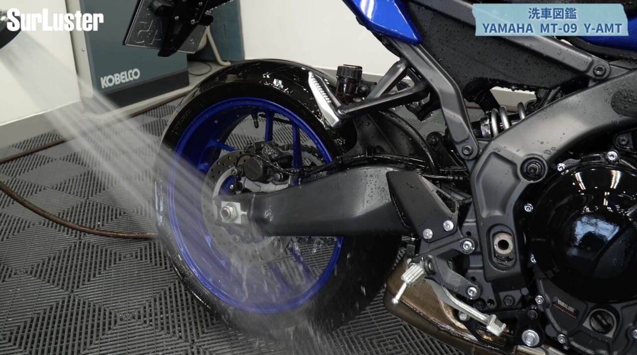 【洗車図鑑:車種別バイクの洗い方教えます】3気筒エンジンを持つハイパフォーマンスネイキッド ヤマハ「MT-09」編|【洗車図鑑】車種別バイクの洗い方教えます:3気筒エンジンを持つハイパフォーマンスネイキッド・ヤマハ(YAMAHA)MT-09編