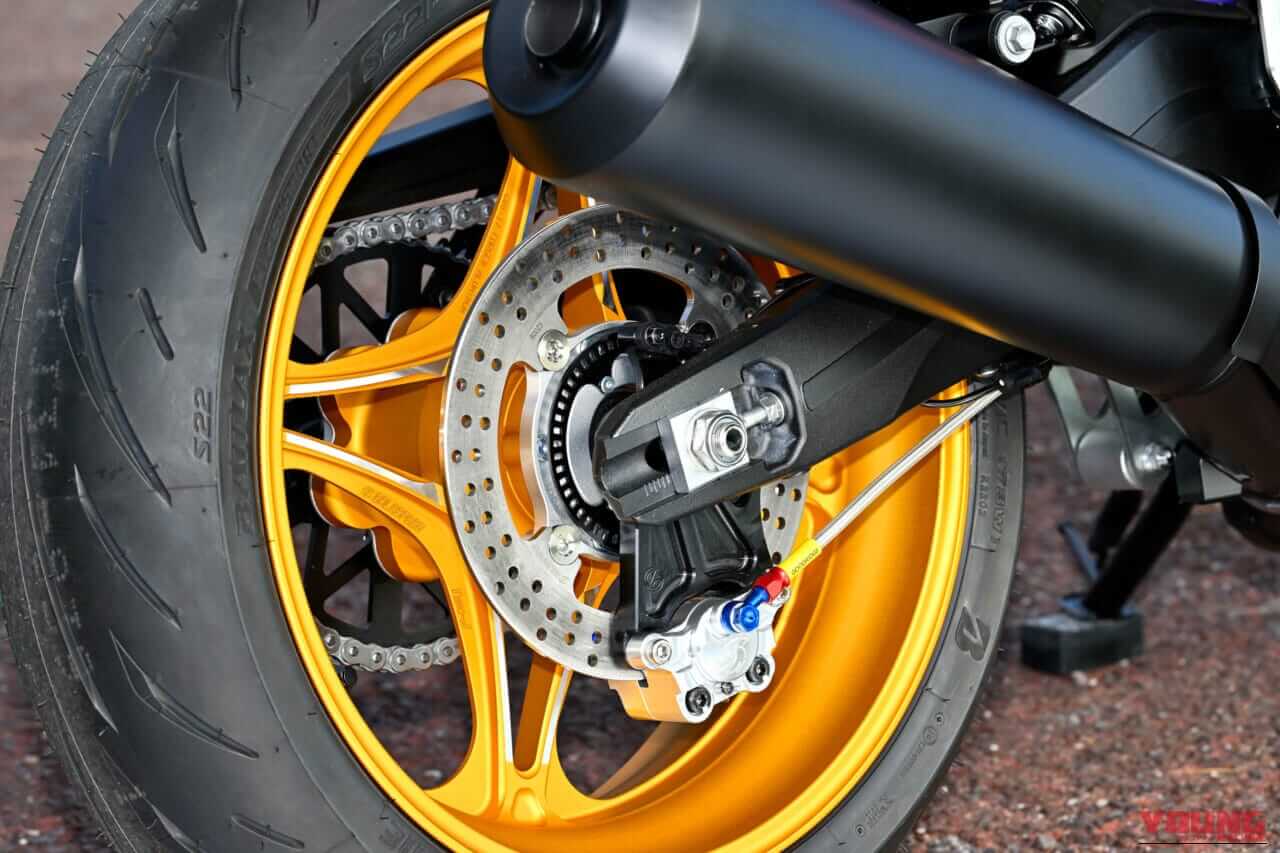 |ボルドールカラーのCB1000F!! アクティブから自社パーツで勝負のカスタム車が早くも登場