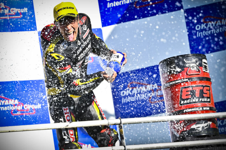 DUNLOP Racing Team with YAHAGI|長島哲太|ついに表彰台3位! みんなの頑張りがカタチになった大きな1歩──ファインダー越しに見た長島哲太×ダンロップの挑戦2025