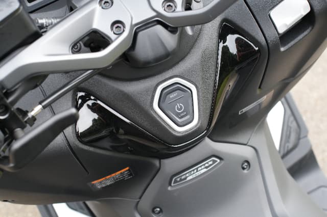 シュアラスターLOOPパワーショット×ヤマハ TMAX560|シュアラスターLOOPパワーショット「ザ・体感!!」ヤマハ TMAX560編