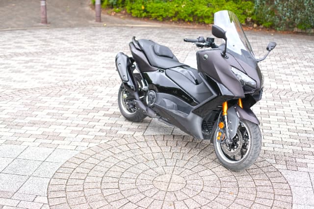 シュアラスターLOOPパワーショット×ヤマハ TMAX560|シュアラスターLOOPパワーショット「ザ・体感!!」ヤマハ TMAX560編