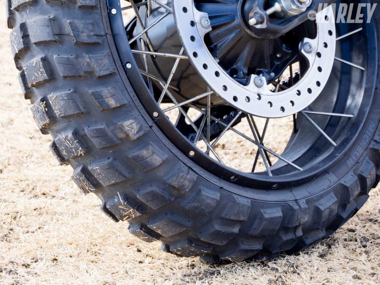 |ツーリングに使うだけではもったいない。土の上を走るからこそPAN AMERICAは面白い