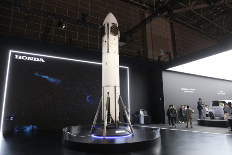 ジャパンモビリティショー2025|ホンダ|【モビショー】近未来のEVバイクと、伝統にして最新のモンキーカスタム…JMSホンダブースに刮目せよ!