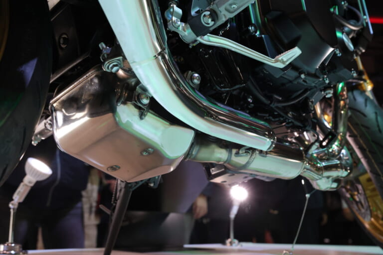 カワサキ｜Z900RS SE｜2026年モデル｜【世界初公開】カワサキ新型「Z900RS」登場！ 火の玉「SE」はドラレコ装備、RSはライポジも変わったが優れたデザインは不変