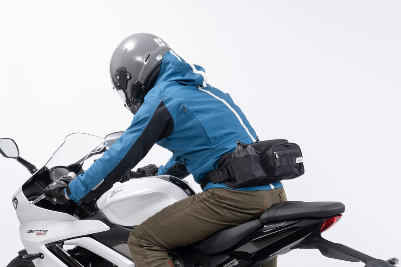 ｜【タナックス】多忙なライダー必見! ショートツーリング専用のボディバッグとホルスターが新登場