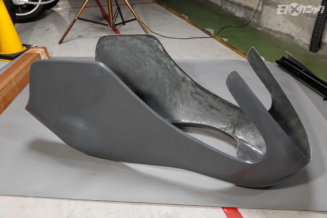 モトジョイ|CR750レプリカタイプFRP製フルカウリング|ノーマルでもカスタムでもユーザーの望み通り。モトジョイの新たな絶版車販売スタイルが好評