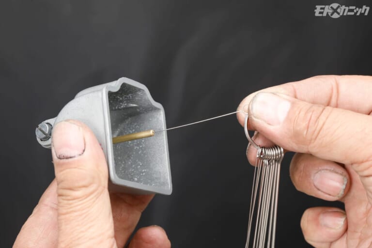 ストレート｜キャブレタークリーナーツールセット｜使用例｜使えば分かる納得の機能性。目的を絞って使い勝手をアップするストレートのツール×5選