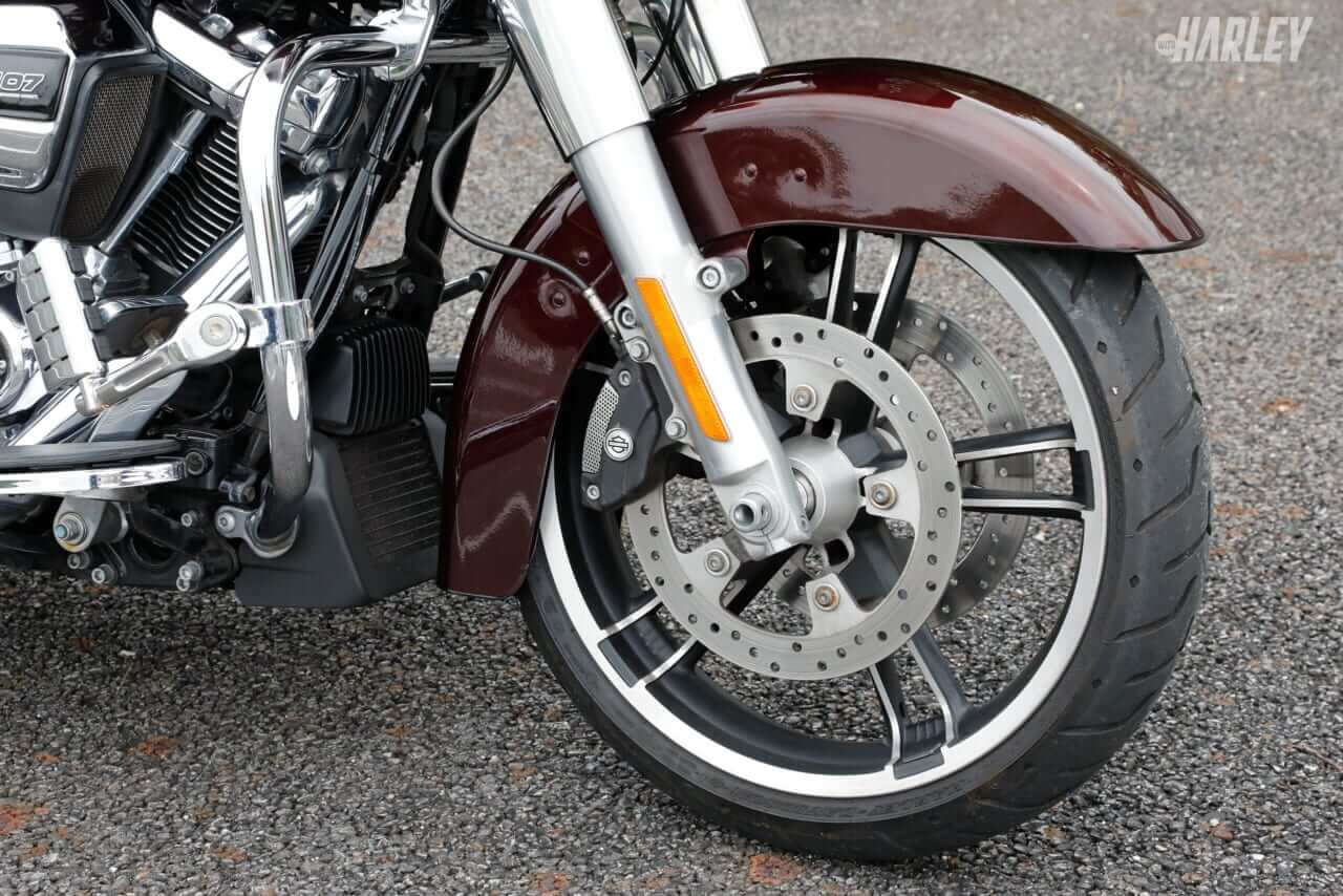 ハーレーダビッドソン｜FLTRX Road Glide｜フロントまわり｜店舗力と整備力で中古車品質向上! レッドバロンならハーレーダビッドソンも大安心〈2018 FLTRXロードグライド〉