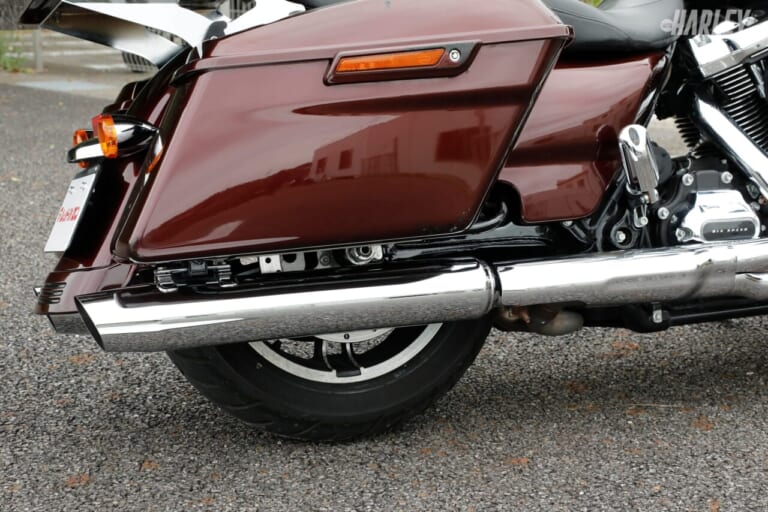 ハーレーダビッドソン｜FLTRX Road Glide｜マフラー｜店舗力と整備力で中古車品質向上! レッドバロンならハーレーダビッドソンも大安心〈2018 FLTRXロードグライド〉