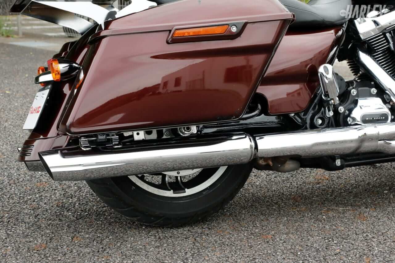 ハーレーダビッドソン｜FLTRX Road Glide｜マフラー｜店舗力と整備力で中古車品質向上! レッドバロンならハーレーダビッドソンも大安心〈2018 FLTRXロードグライド〉