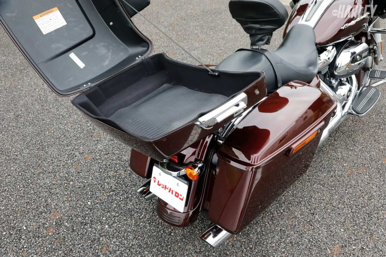 ハーレーダビッドソン｜FLTRX Road Glide｜可動式バックレスト｜店舗力と整備力で中古車品質向上! レッドバロンならハーレーダビッドソンも大安心〈2018 FLTRXロードグライド〉