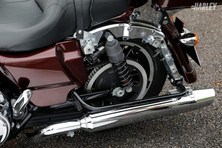 ハーレーダビッドソン｜FLTRX Road Glide｜リヤサスペンション｜店舗力と整備力で中古車品質向上! レッドバロンならハーレーダビッドソンも大安心〈2018 FLTRXロードグライド〉