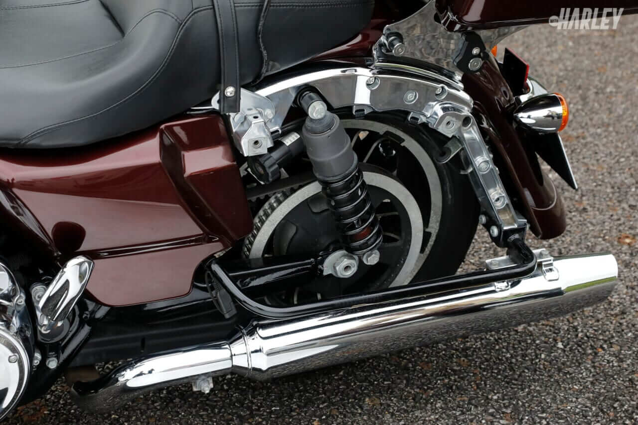 ハーレーダビッドソン｜FLTRX Road Glide｜リヤサスペンション｜店舗力と整備力で中古車品質向上! レッドバロンならハーレーダビッドソンも大安心〈2018 FLTRXロードグライド〉