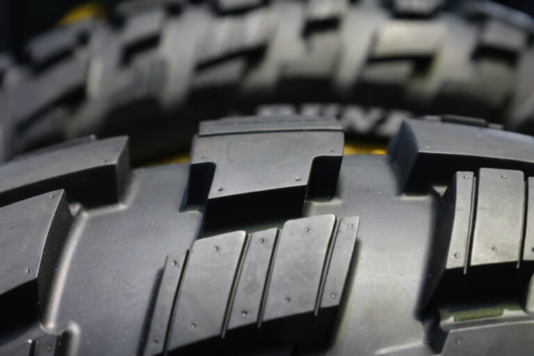 ダンロップ｜アグレッシブアドベンチャータイヤ｜ジャパンモビリティショー2025｜【モビショーで初公開】アドベンチャーバイク専用のダンロップ製ごっついタイヤはここが違う！