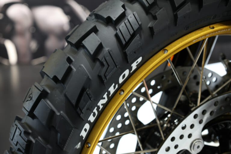 ダンロップ｜アグレッシブアドベンチャータイヤ｜ジャパンモビリティショー2025｜【モビショーで初公開】アドベンチャーバイク専用のダンロップ製ごっついタイヤはここが違う！
