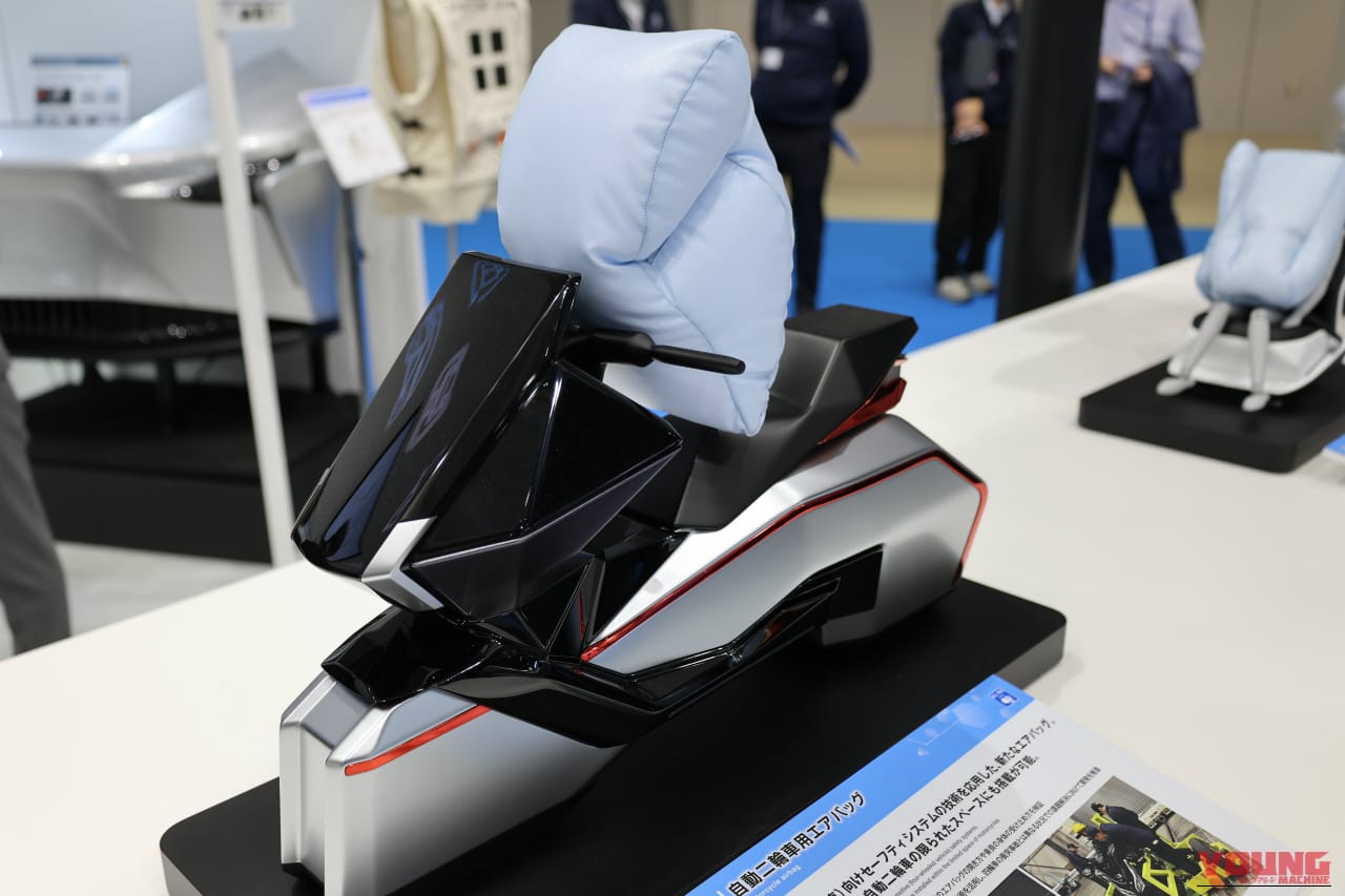 【モビショー】オートバイにエアバッグを搭載する時代がついに来た!? 実車で衝突試験も実施中!