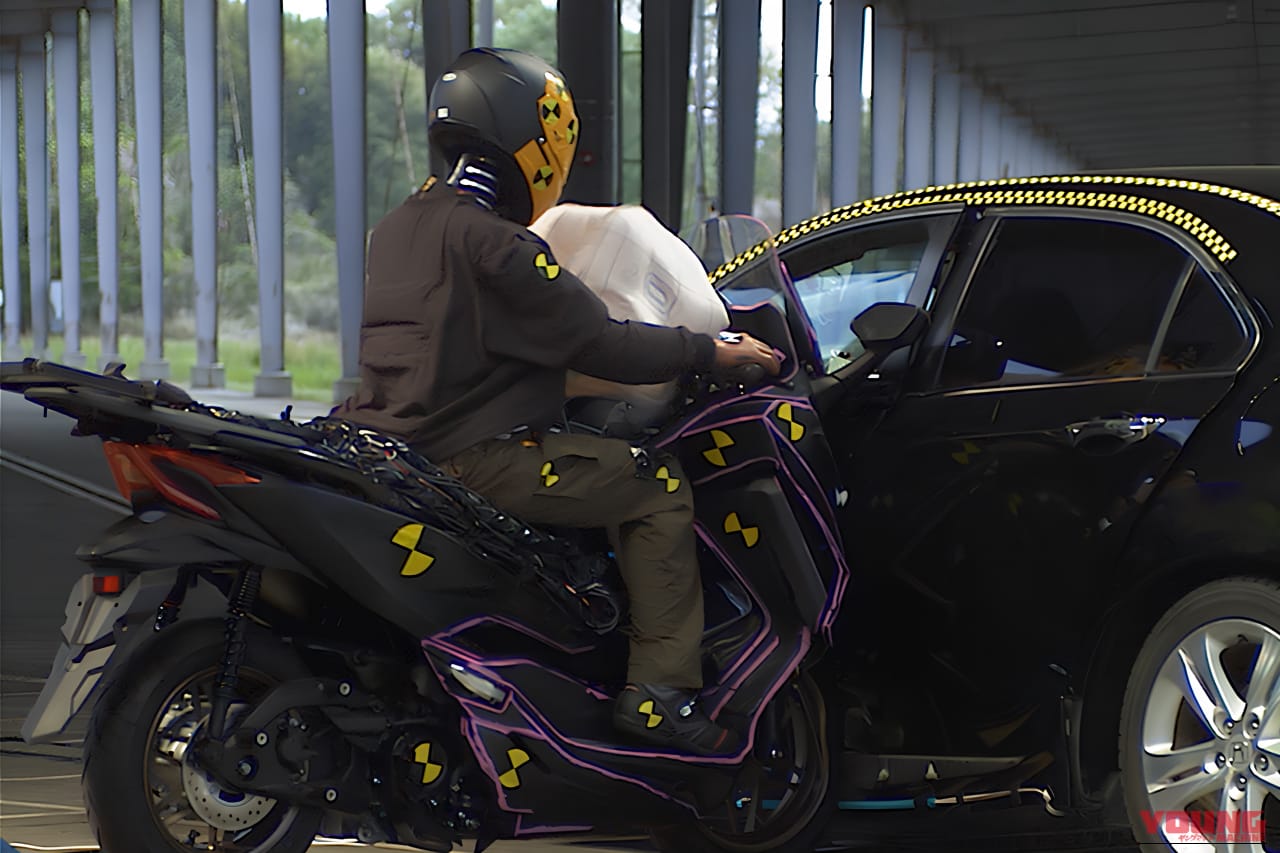 ｜【モビショー】オートバイにエアバッグを搭載する時代がついに来た!? 実車で衝突試験も実施中！