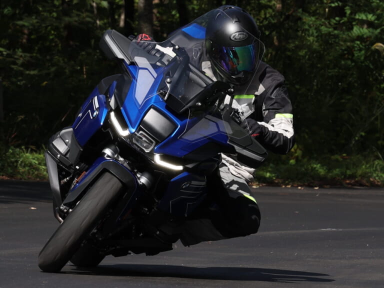 BMW R1300RT｜【NEWモデル試乗】贅沢ツアラー | BMW R1300RT「旅がラクなだけでなく、より走りを楽しめるようになった」