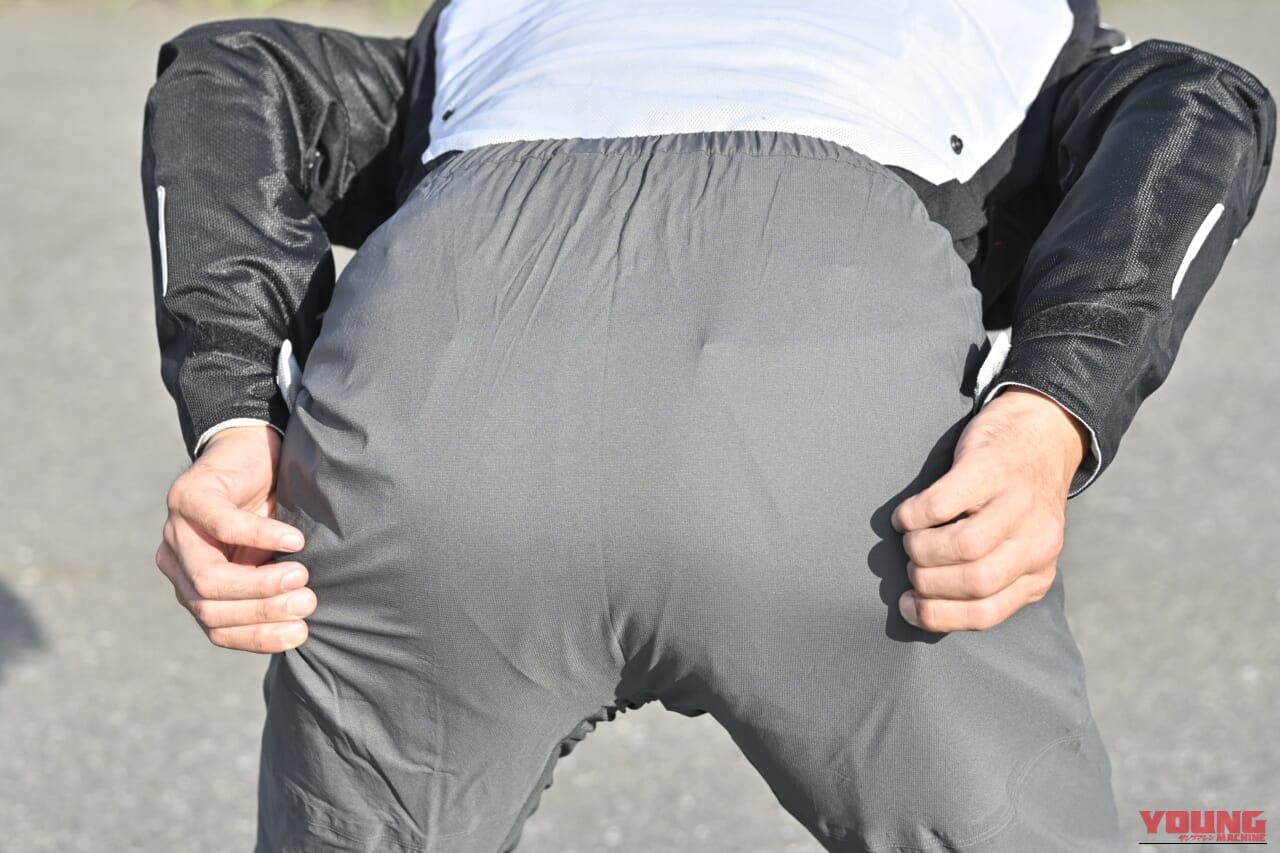 |バイク用レインウェアの決定版!? 透湿防水20,000mmと高いストレッチ性を両立したROMのアイテム【5500円で良コスパ】