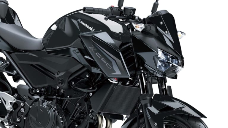 カワサキ「Z250」2026年モデルは黒フレームにダークカラーのツートーンで締め!
