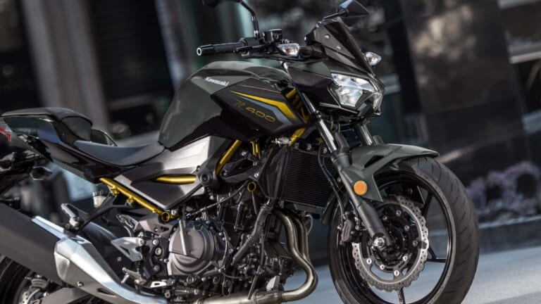 今度はゴールドフレーム！ カワサキ「Z400」の2026年モデルはニンジャ400とともに11月1日発売