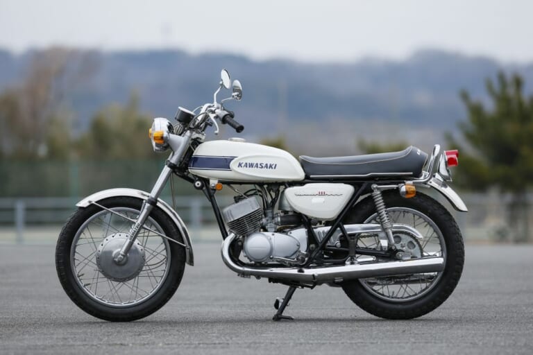 KAWASAKI 500-SS MACH III|世界最速を目指したカワサキ車の原点:カワサキMACH III / IV【1969~1975】