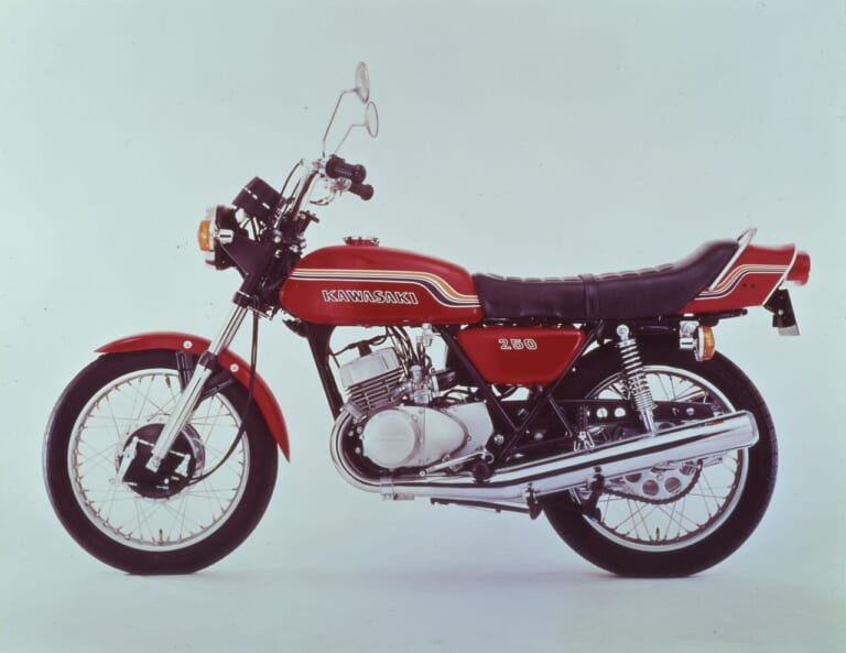 KAWASAKI 250-SS｜カワサキMACH III / IV【1969～1975】開発史：事業撤退の検討から存続、そして成功へ