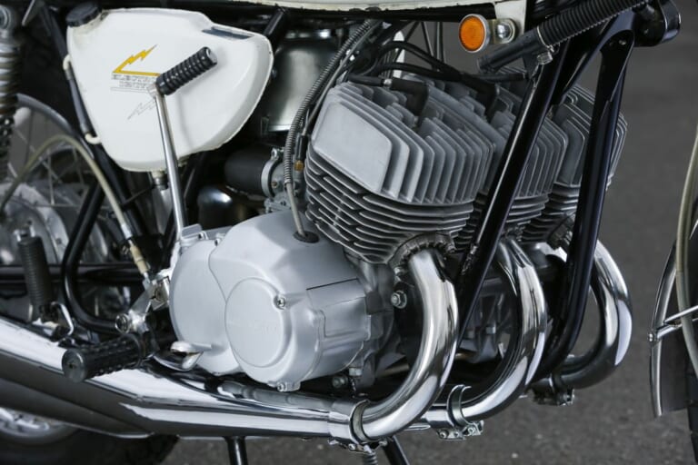 KAWASAKI 500-SS MACH III｜排気量拡大で王座を維持：カワサキMACH III / IV【1969～1975】各部解説