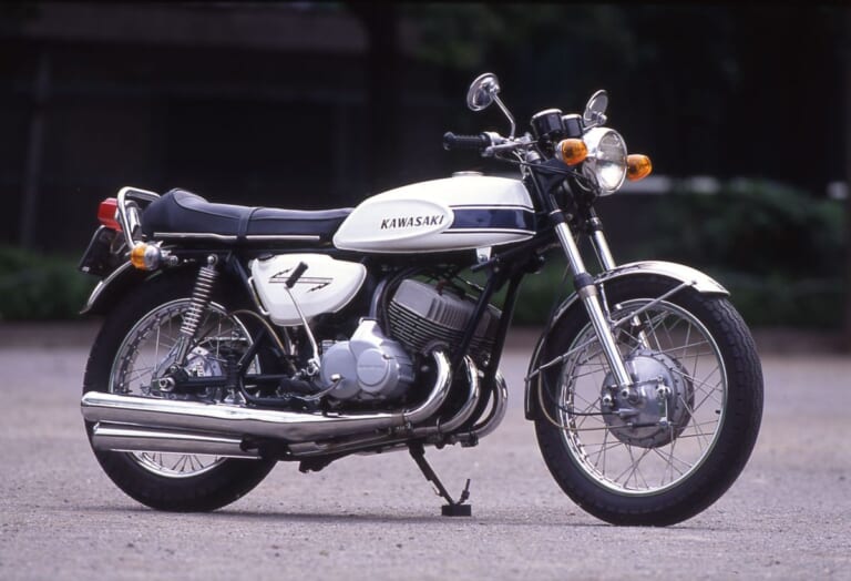 KAWASAKI 500-SS MACH III|カワサキMACHシリーズ【1969~1975】:鮮烈な印象を放った名2スト車の系譜