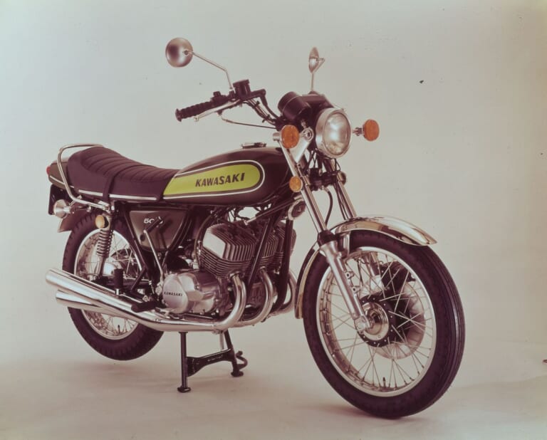 KAWASAKI 500-SS MACH III|カワサキMACHシリーズ【1969~1975】:鮮烈な印象を放った名2スト車の系譜