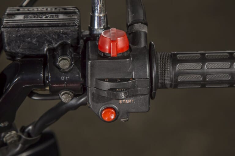 HONDA CBX400F|【昭和名車】ホンダ(HONDA)CBX400F【1981~1984】:第二世代の400ccフォアで激戦区の王座を奪還