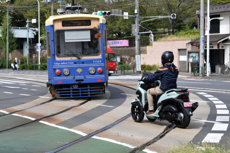 ヤマハ｜トリシティ125｜試乗インプレッション｜【異次元の安定感と制動力で街乗り最強！？】ヤマハ　トリシティ125 2025モデル試乗レポート