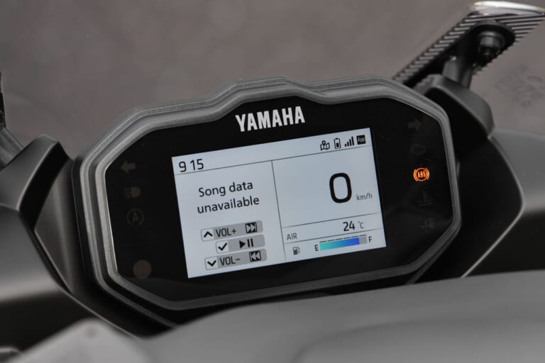 ヤマハ｜トリシティ125｜試乗インプレッション｜【異次元の安定感と制動力で街乗り最強！？】ヤマハ　トリシティ125 2025モデル試乗レポート